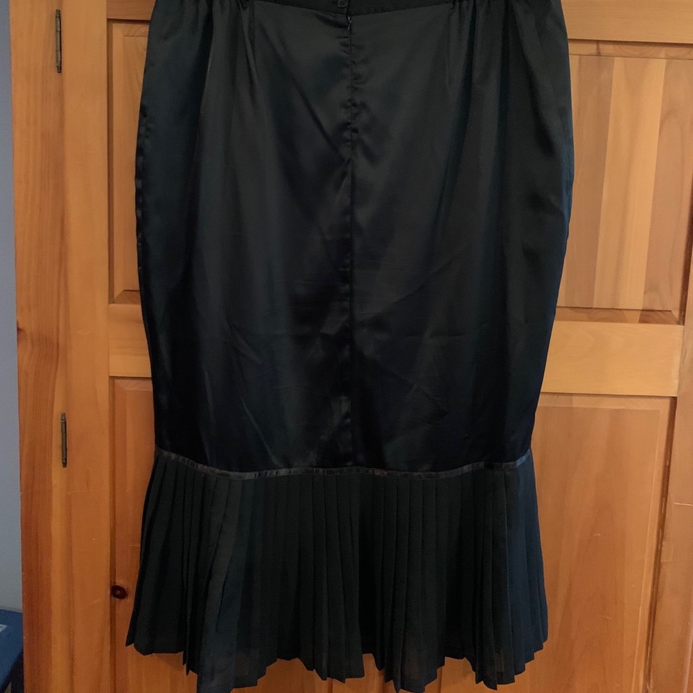 Pretty black midi length mermaid skirt.